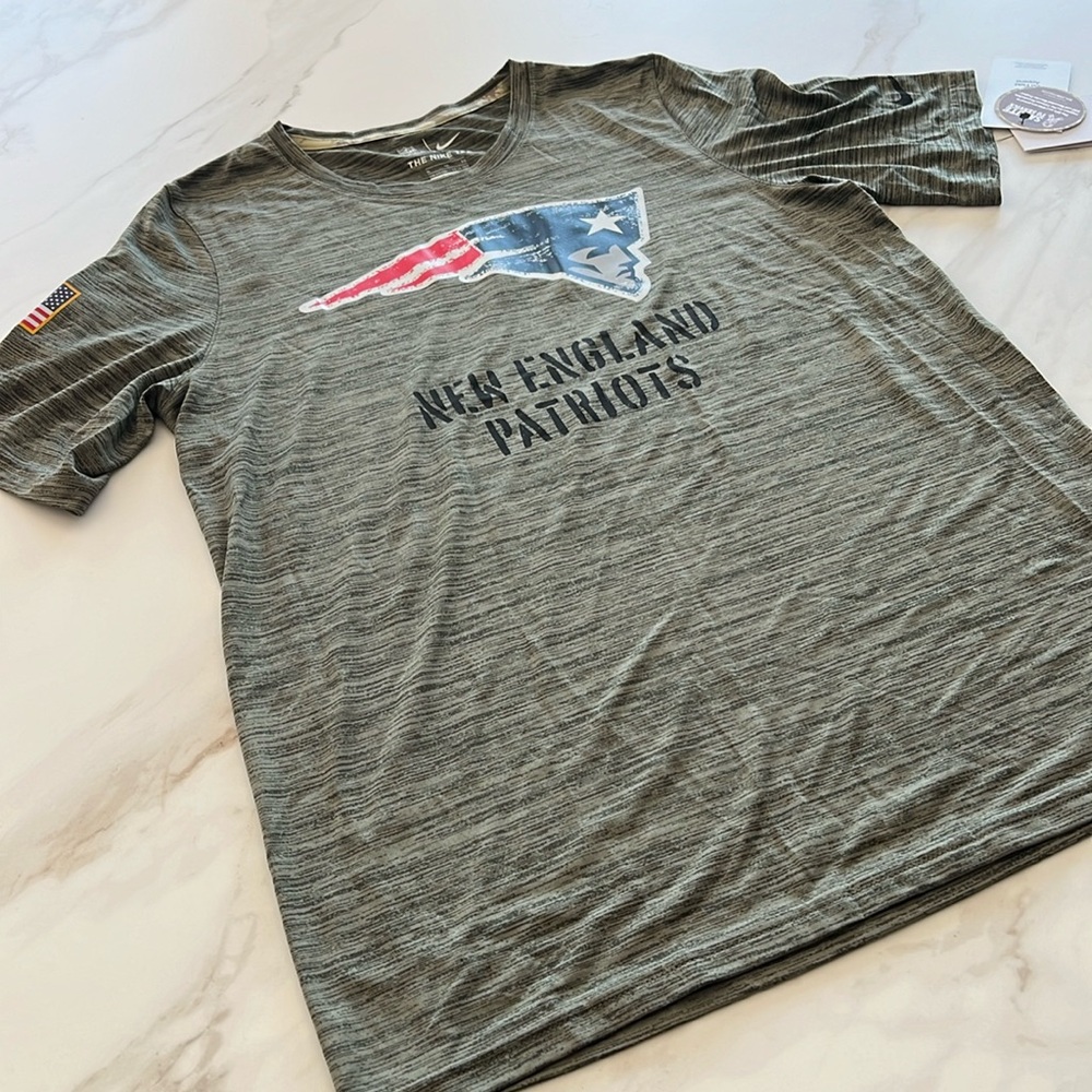 Nike NFL New England Patriots t shirt, new, size XL (youth)